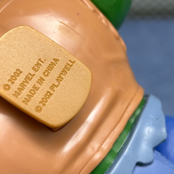 Iconic Rare Preowned Marvel 2002 Playwell Incredible Hulk Kids Toy Figure - Picture 13 of 17